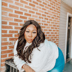 /blogs/fashion-1/casual-christian-girl-fall-sherpa-outfit